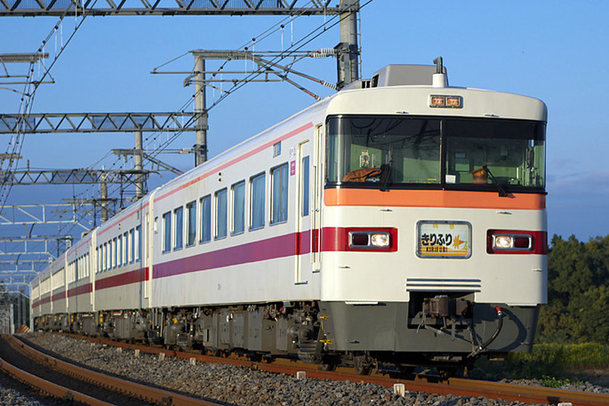 Tobu_Railway_300_Limited_Express_Kirifuri