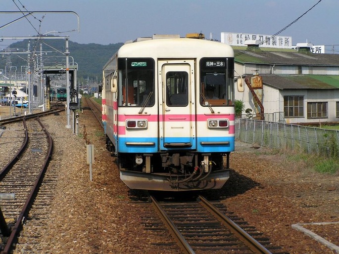 三木鉄道_終着_厄神駅へ入る車両15:50着P8260281