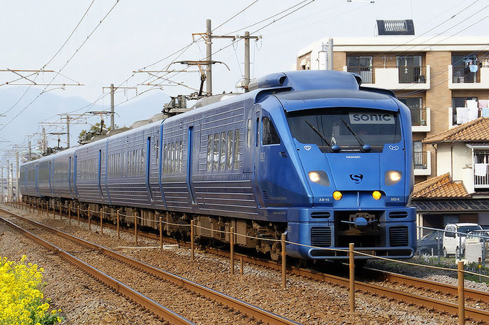 800px-Kyushu_Railway_-_Series_883_-_02