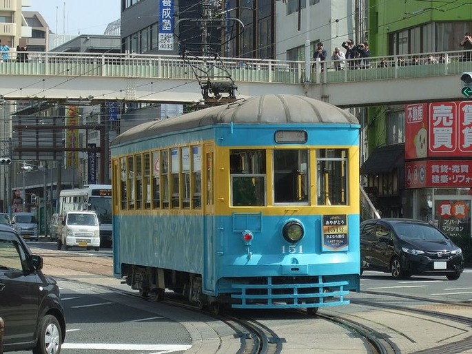 Nagasaki_Dentetsu_tram_151_last_run