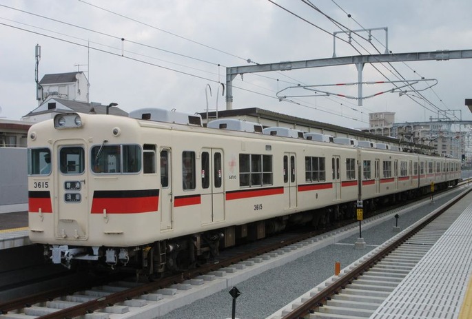 Sanyo_3030F_at_Nishi-shimmachi_station