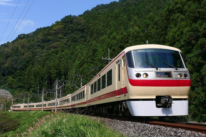 Seibu-Railway_Series10000-10105F