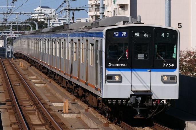 1280px-Sagami-Railway-7000-7754F