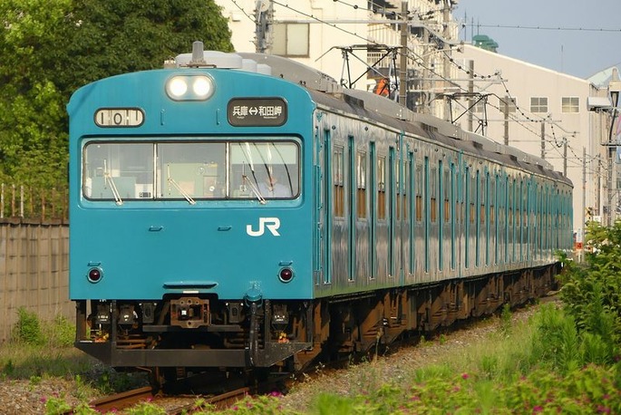JR和田岬線で22年走ったスカイブルーが引退