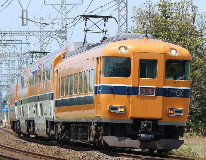 1280px-KINTETSU30000_20130429