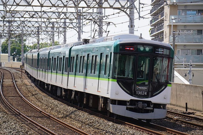 1280px-Keihan13024