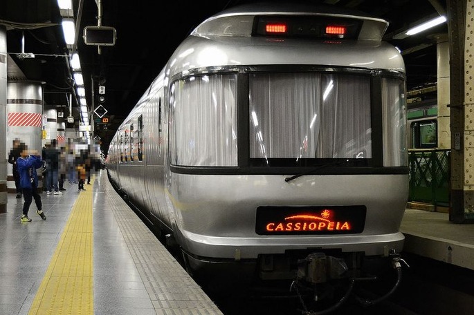 1920px-Cassiopeia_sleeping_car_at_ueno_station