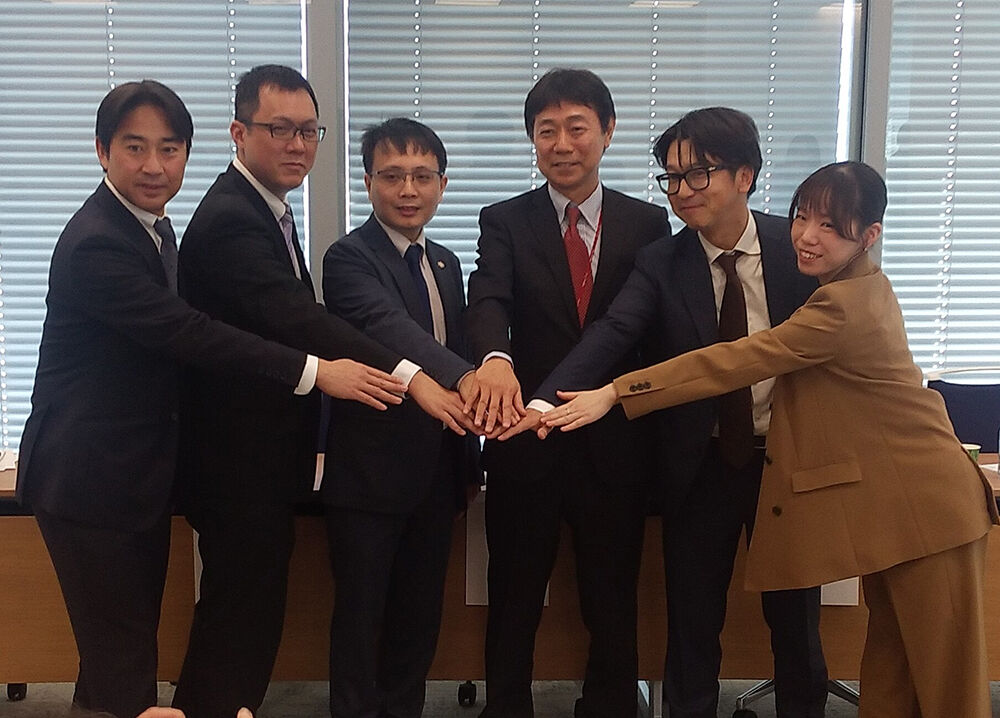 発表会に臨んだメタルワンとFPTソフトウェアジャパンの面々