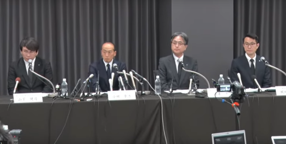 小林製薬の記者会見(YouTube ニコニコニュースより)