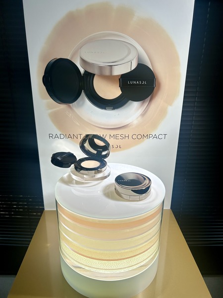 AAC44877-644C-4D72-8D3E-14CC69CDE4DE