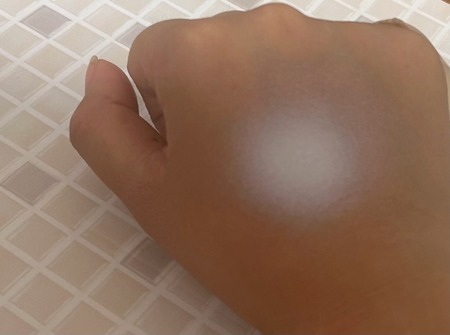 透明白肌 ホワイトUVスプレー01