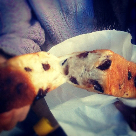 即日完売!人気のモチモチ葡萄パン5