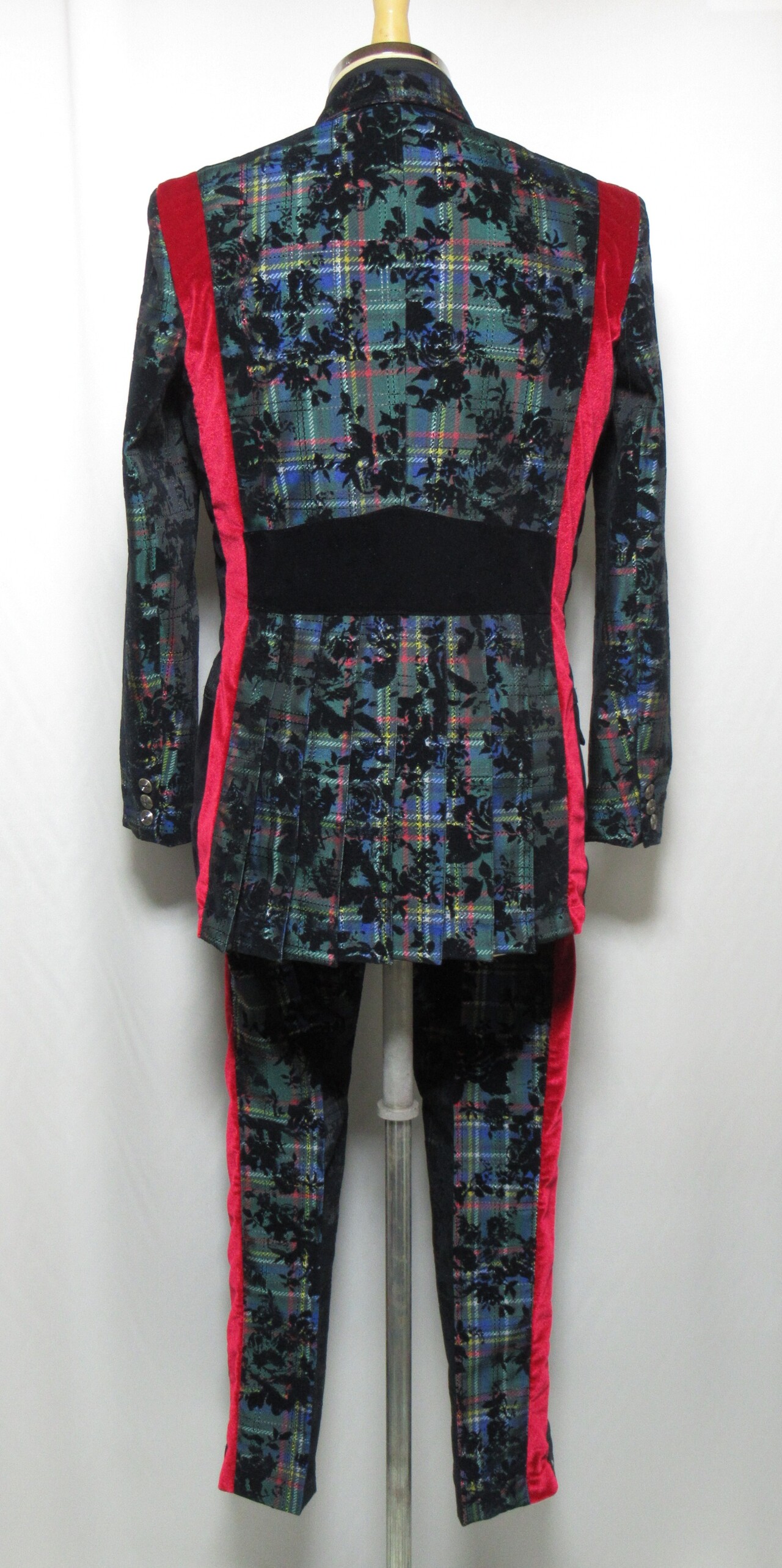 櫻井敦司　BUCK-TICK　テヤンドール　魅世物小屋　８大特典　今井寿　樋口豊 BUCK-TICK、2021年唯一の有観客ライブとなった日本武道館公演