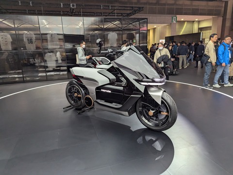 PXL_20251104_063006126