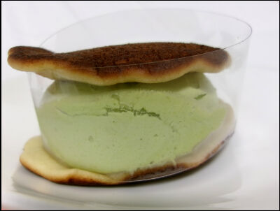 ヤマザキ　生どら焼き　抹茶ホイップ (14)圧縮