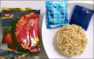 日清　プーパッポンカリー風焼そば (8)圧縮