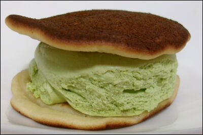 ヤマザキ　生どら焼き　抹茶ホイップ (15)圧縮