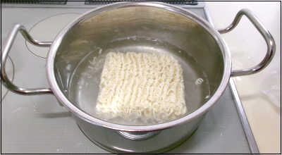 ジオ　２０ｃｍ　インスタントラーメン (9) 圧縮