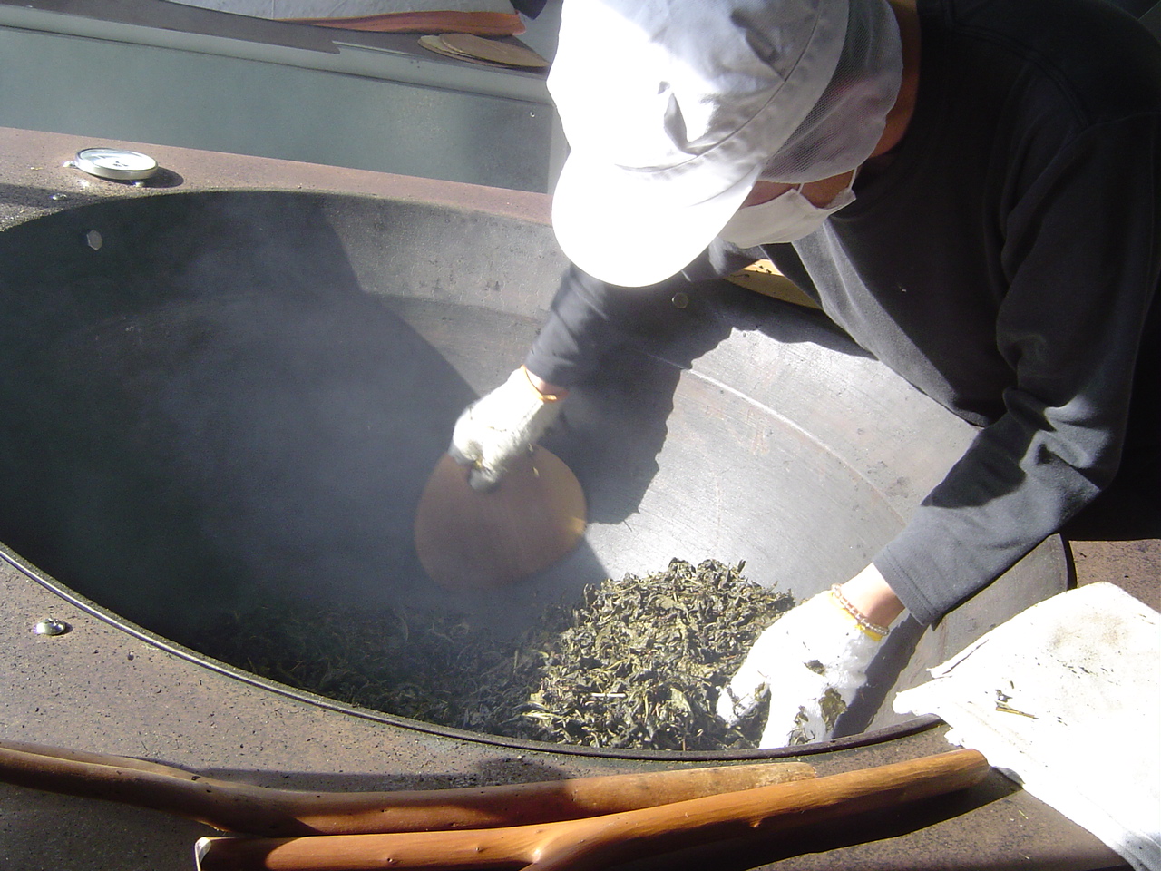 お茶の火入れ 有機無農薬栽培茶 国友農園