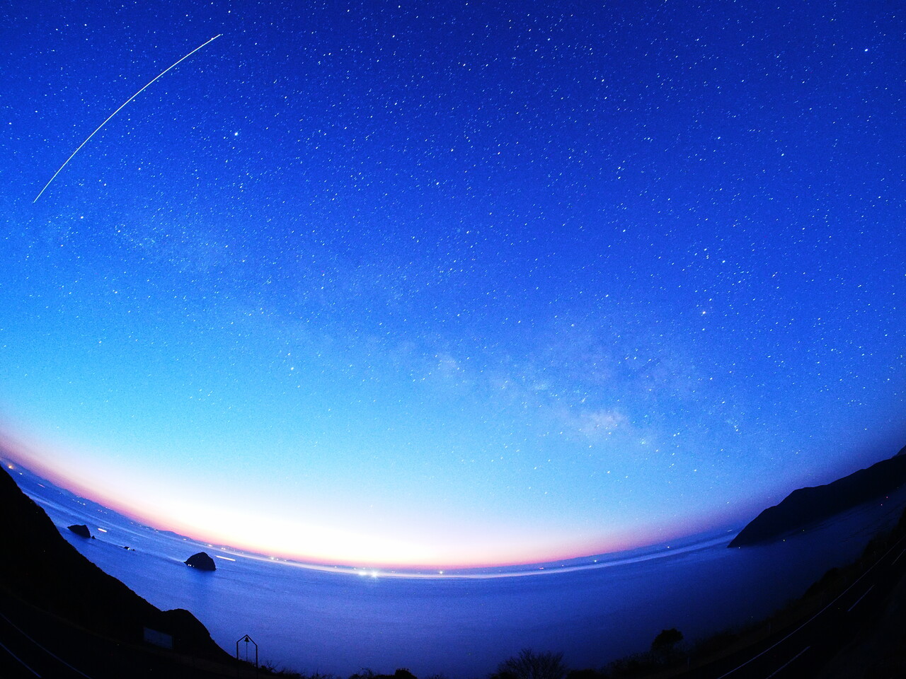 夜明け前のiss国際宇宙ステーションと夏の天の川 Countryhome 夜明け前のiss国際宇宙ステーションと夏の天の川 Countryhome