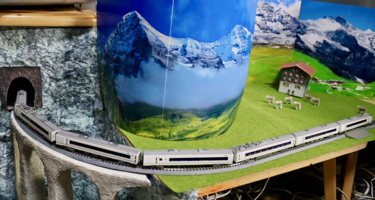 煉瓦橋のある風景　ジオラマ Amazon.co.jp: ゆめレール 日本の鉄道風景ジオラマ 山深い川沿い