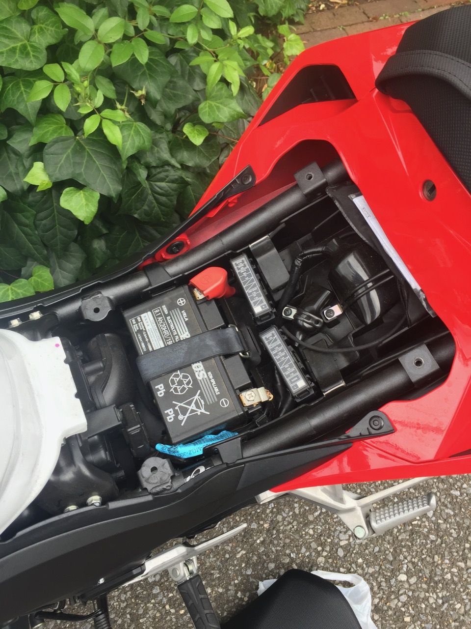 新品】 cbr 純正品 バッテリーステー ienomat.com.br