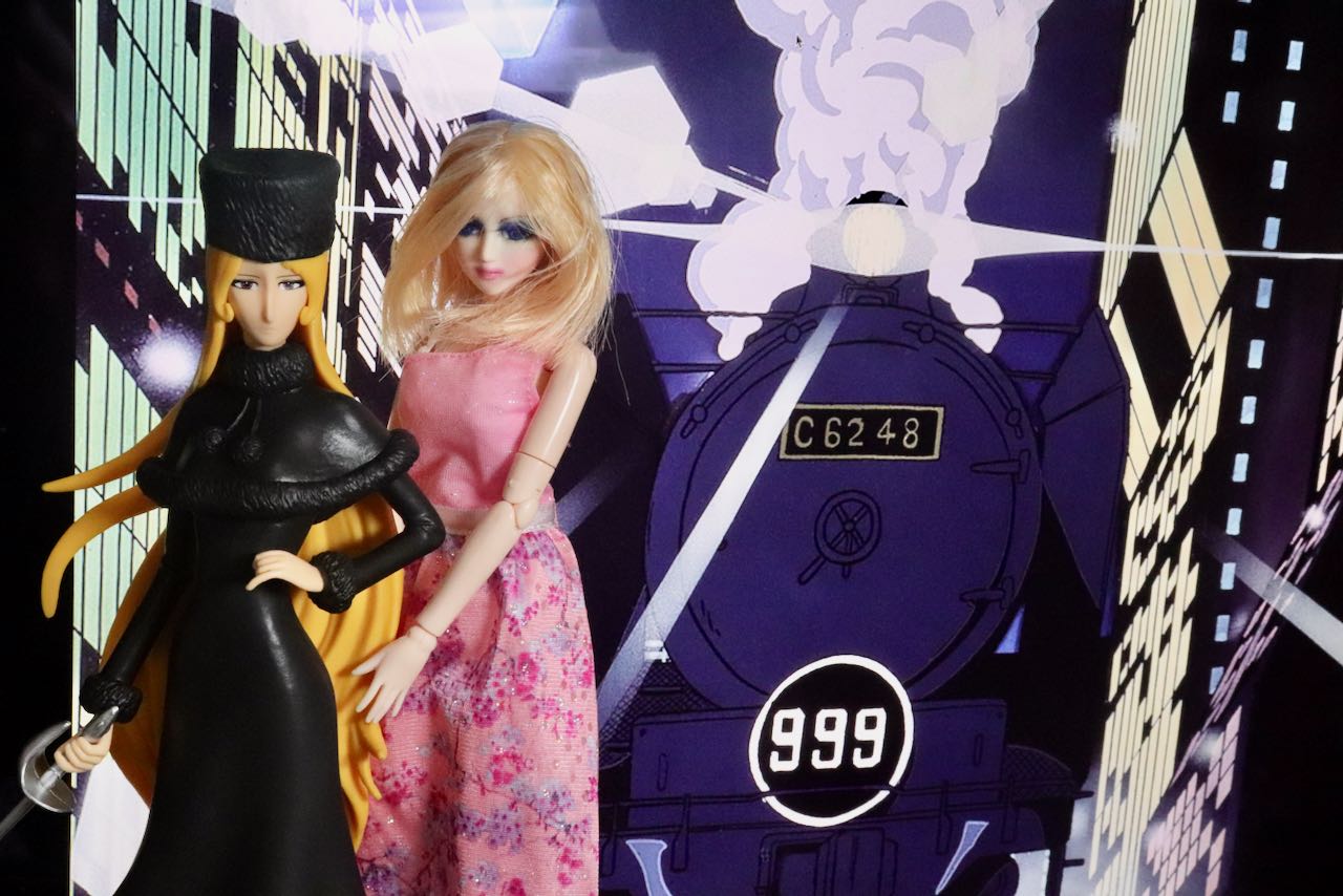 銀河鉄道999 メーテルさんのフィギュア : アコードワゴンと 銀河鉄道999 メーテルさんのフィギュア : アコードワゴンと