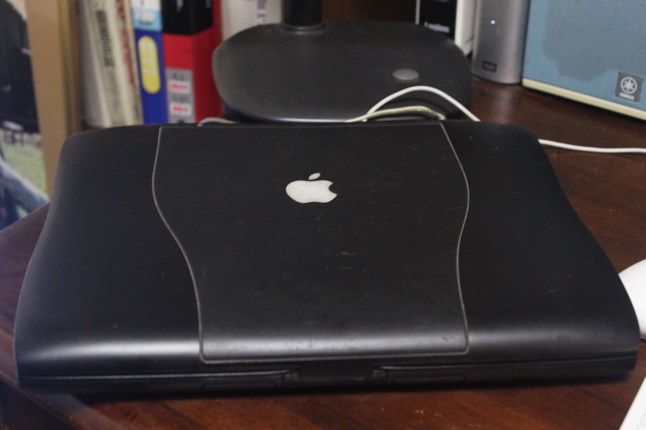 Juke Boxとして生きているMacintosh PowerBook G3 Pismo と iMac Juke Boxとして生きているMacintosh PowerBook G3 Pismo と iMac