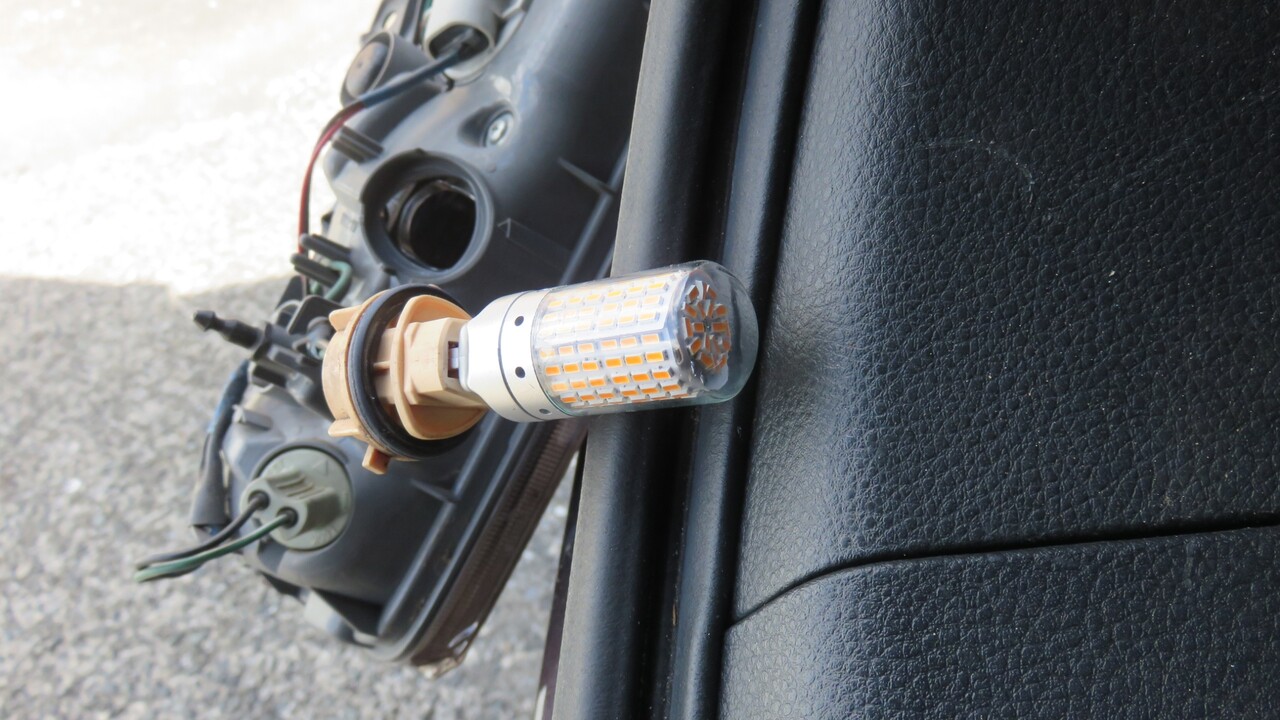 眩しいウインカーの対策をしよう 今日の牛村さん 介護と育児と改造日誌