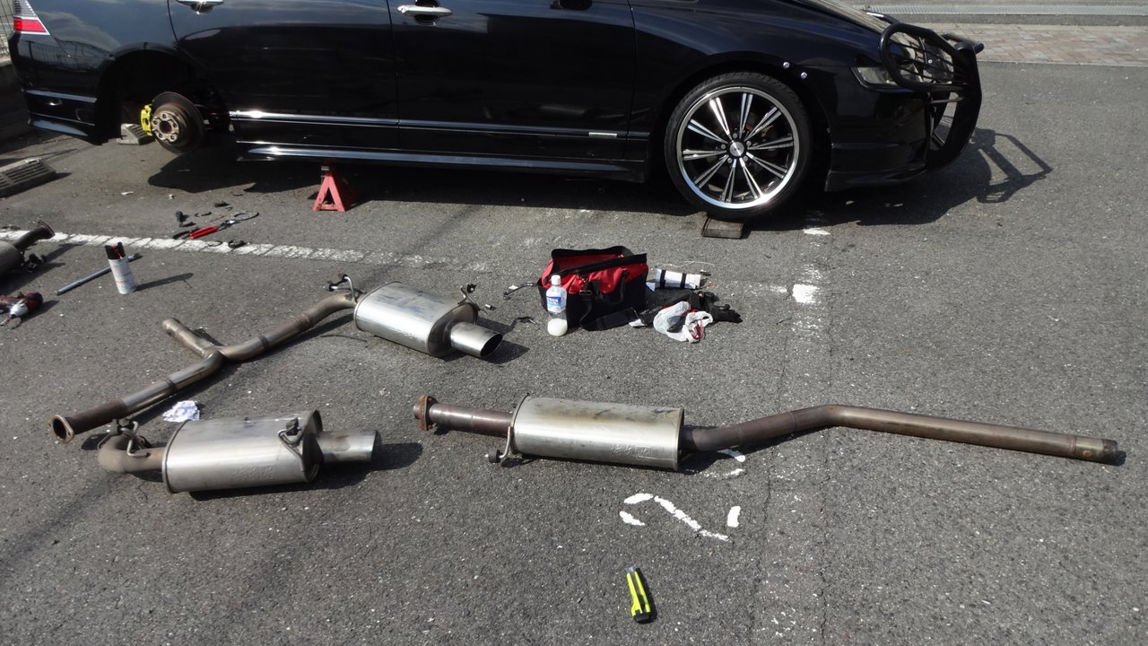 オデッセイ マフラー交換の巻 前編 今日の牛村さん 介護と育児と改造日誌