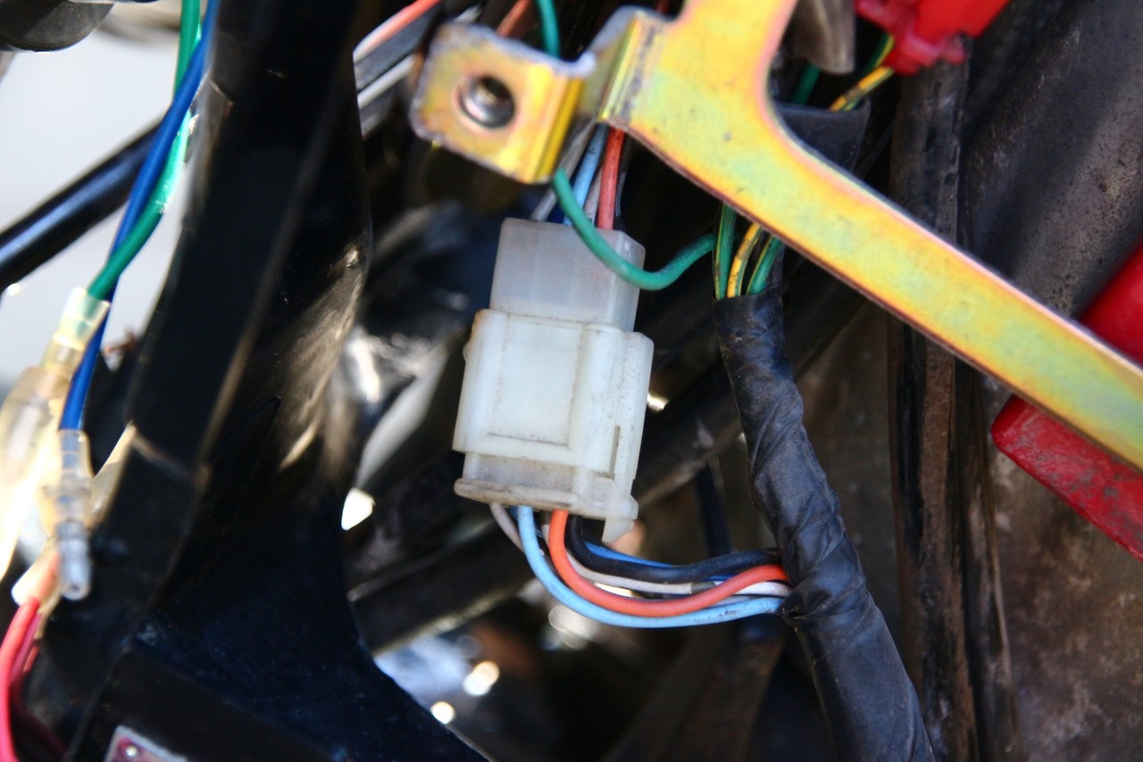 ズーマー スイッチボックス交換の巻 今日の牛村さん 介護と育児と改造日誌 ズーマー スイッチボックス交換の巻 今日の牛村さん 介護と育児と改造日誌