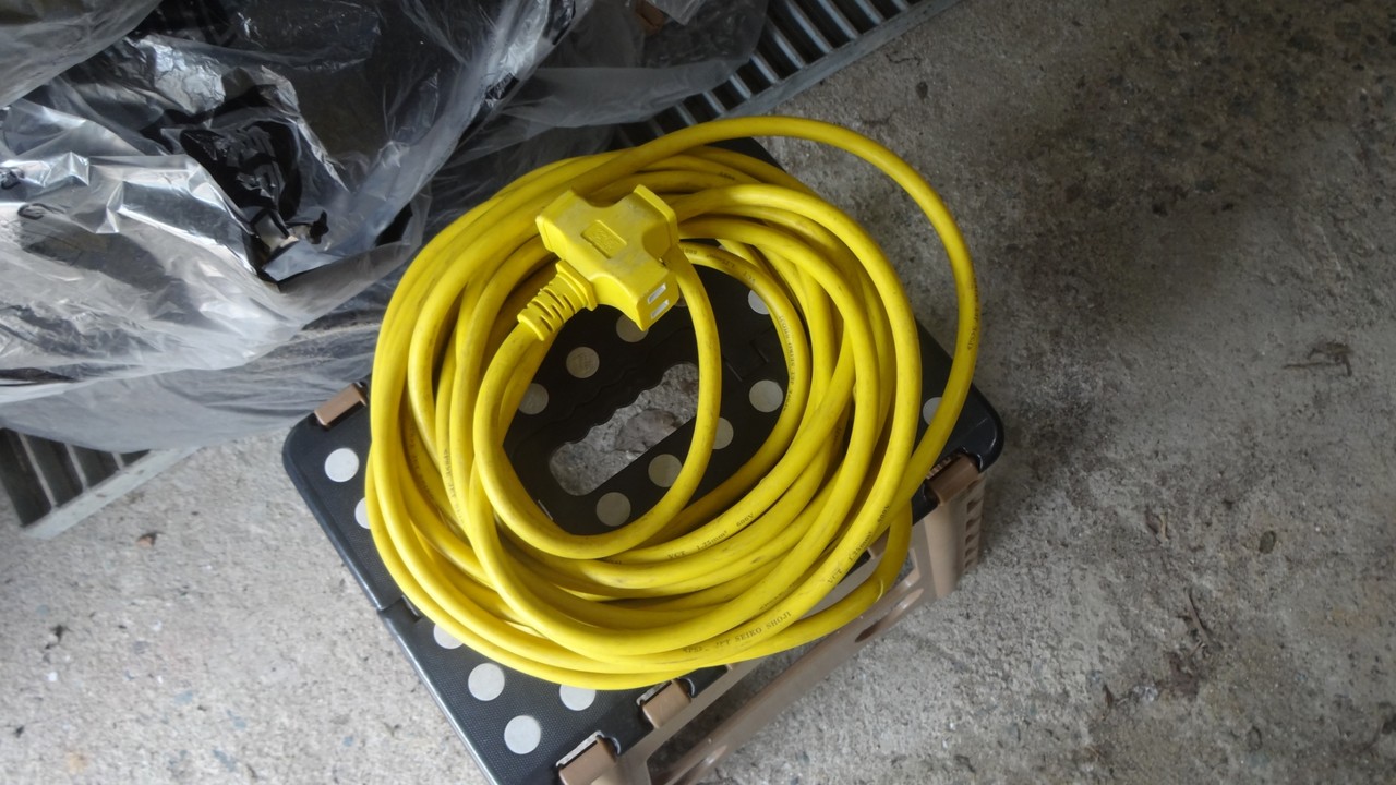 センサーライト取り付け 投光器設置 楽しいガレージ生活 今日の牛村さん 介護と育児と改造日誌