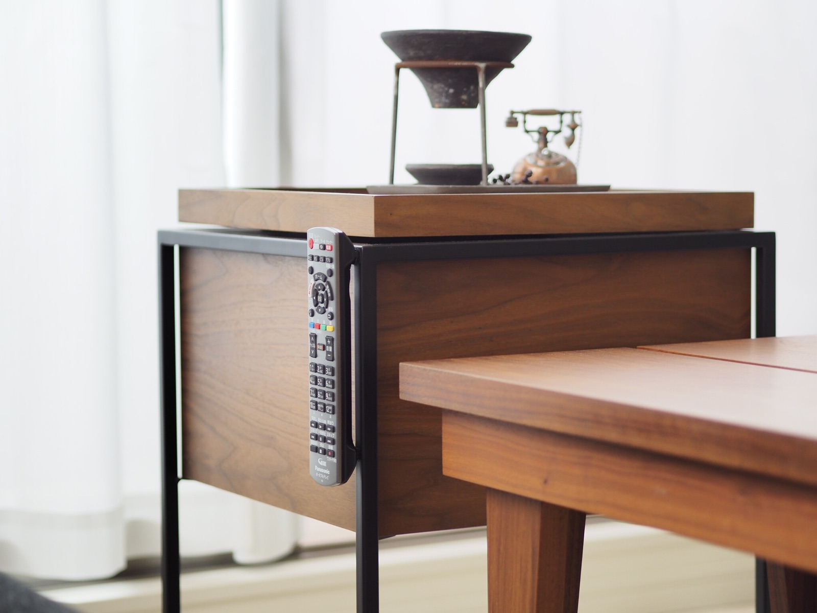 リモコン類の置き場所を変えてテーブル上はすっきり Littlehome Powered By ライブドアブログ リモコン類の置き場所を変えてテーブル上はすっきり Littlehome Powered By ライブドアブログ