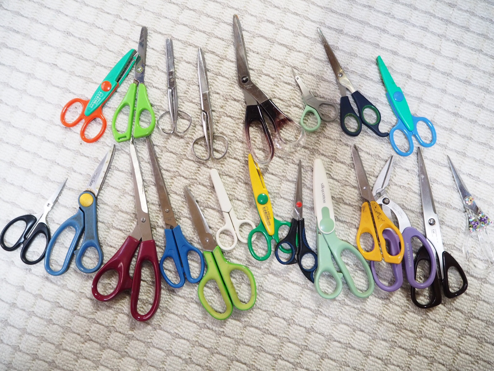 家にあるハサミの種類と量 切れ味に驚いたブラックなハサミ Littlehome Powered By ライブドアブログ