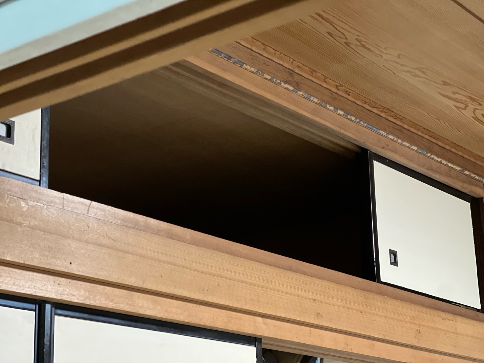 実家の本の査定金額＆天袋の奥にあった謎の箱 : *LittleHome* Powered