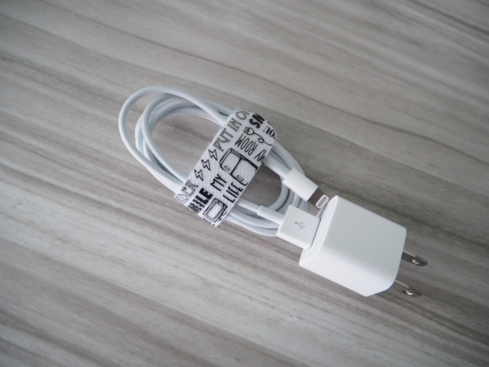 まとめる 充電 コード