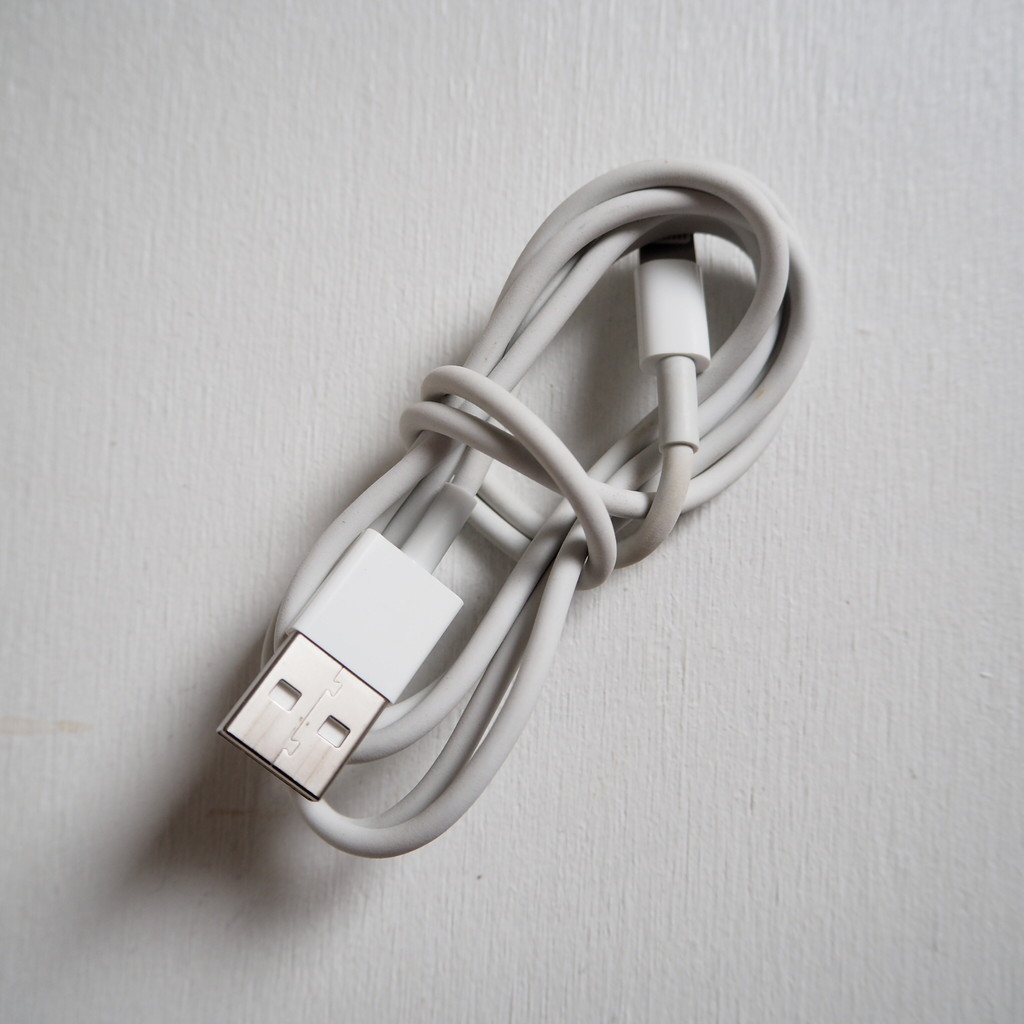 コードをまとめる道具いらずの方法 : *LittleHome* Powered by  