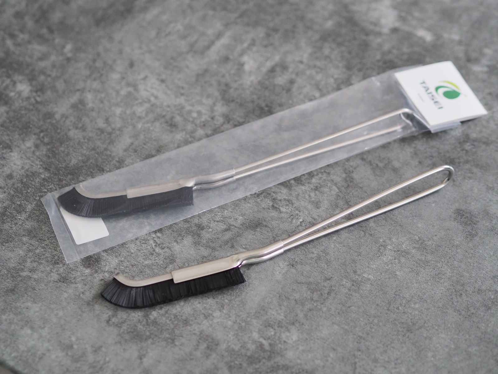 見た目が同じJ型ブラシのお値段の差＆手間なくサッシをきれいに : *LittleHome* Powered by ライブドアブログ