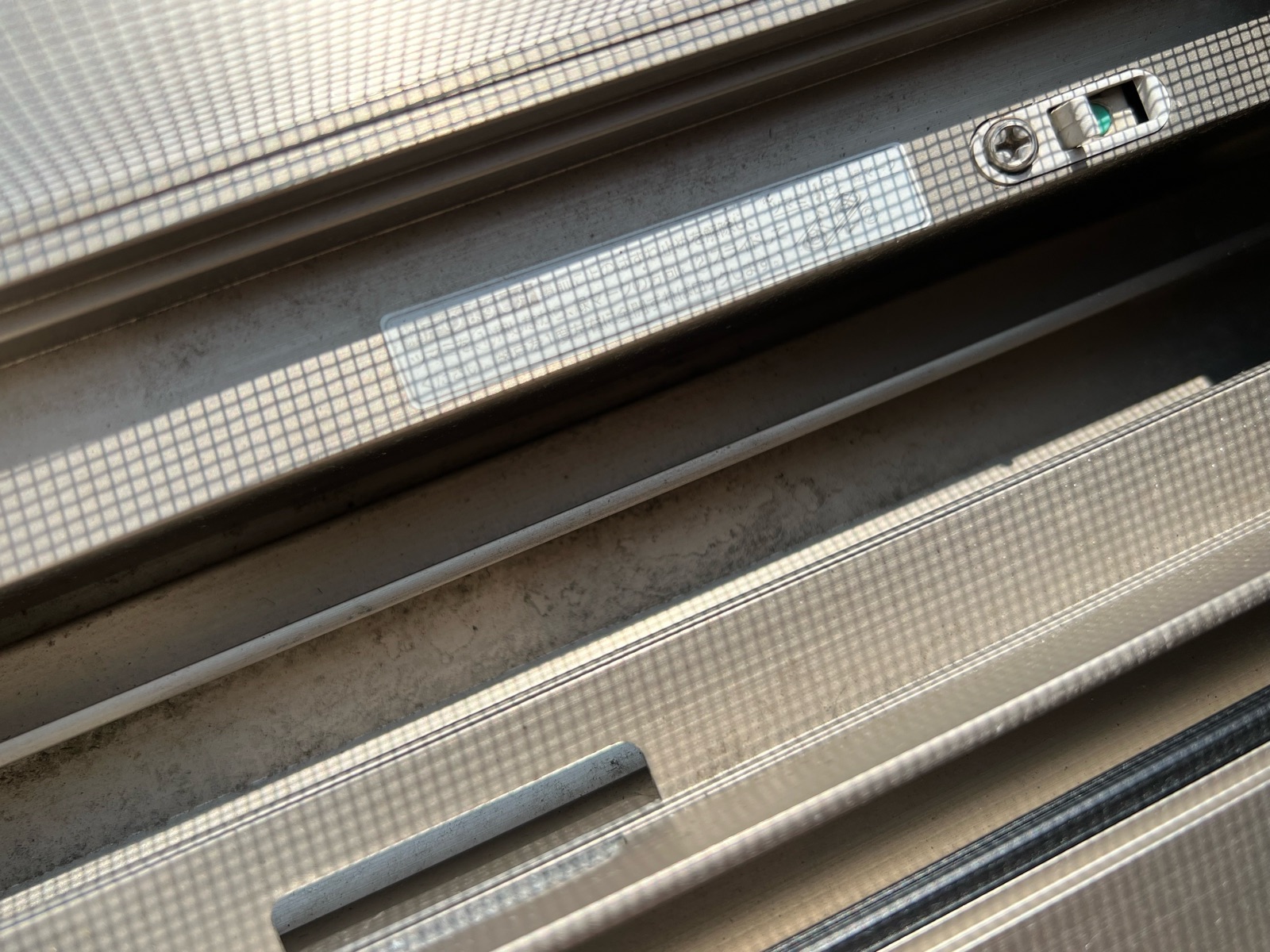 見た目が同じJ型ブラシのお値段の差＆手間なくサッシをきれいに : *LittleHome* Powered by ライブドアブログ