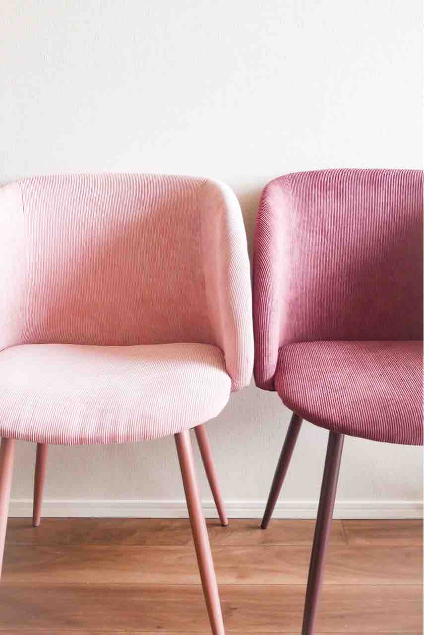 ピンクの可愛い椅子ソストレーネグレーネ ホームパーティーの楽しみ方