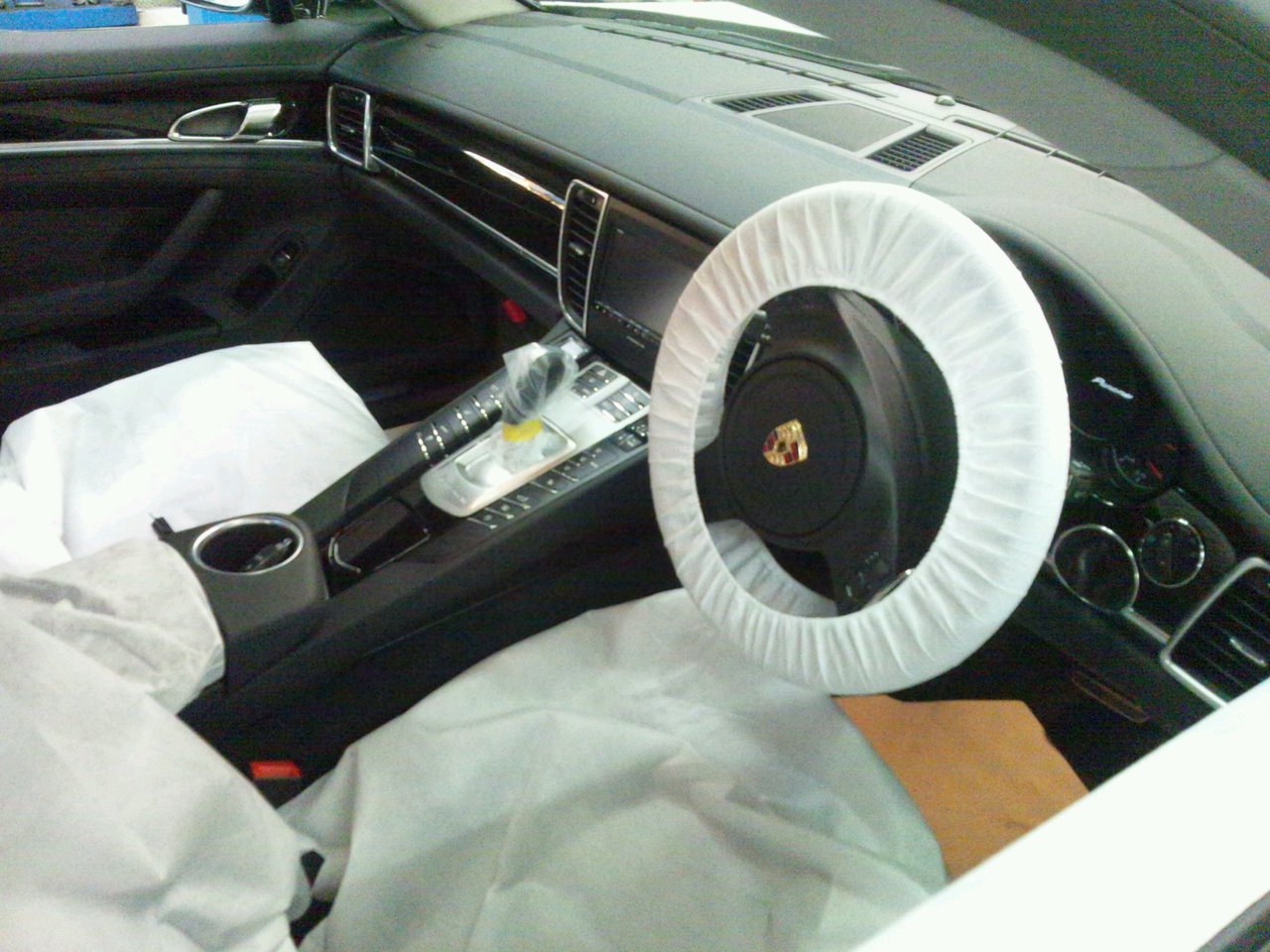 これは パトカーかと思いきや あの高級車やんか 岸和田のコーティング 鈑金ショップ Cp Style スタッフブログ