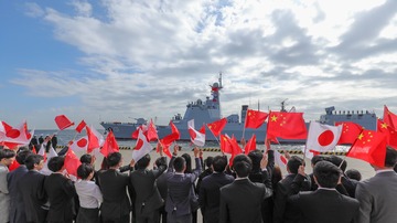 中国海軍太原を歓迎