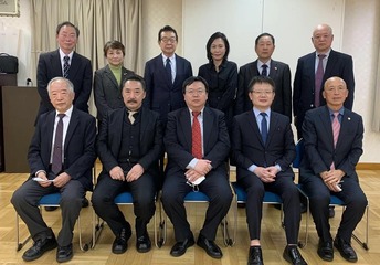 新旧総領事集合写真