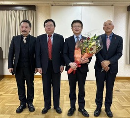 (写真上)新旧総領事が訪問(修正済)
