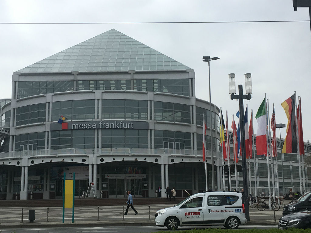 海外展示会視察報告 Prolight Soundフランクフルト 18 その1 ごんぐ日報 舞台照明情報とdoctormxニュース