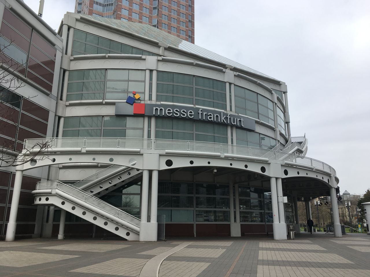 S姉と行く Prolight Sound 19 出展準備編 その2 フランクフルトとメッセフランクフルトとは ごんぐ日報 舞台照明情報とdoctormxニュース