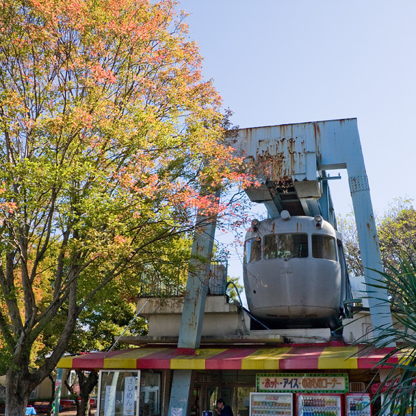 Das Otterhaus カワウソ舎 東山の懸垂式モノレール保存車両