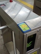 £±