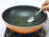 フライパンを使った煎茶の消臭方法3