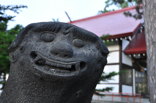江部乙神社向かって左